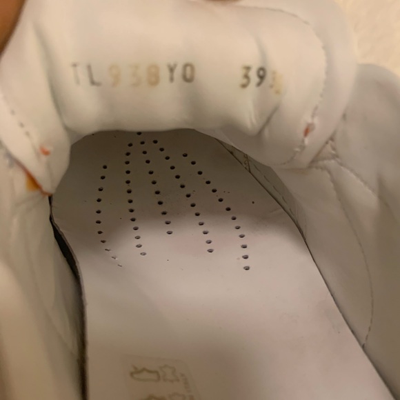 🔥🔥🔥VALENTINO Rockstud Accents Leather Sneakers. Size 8.5 or 39 Europe - Picture 15 of 15